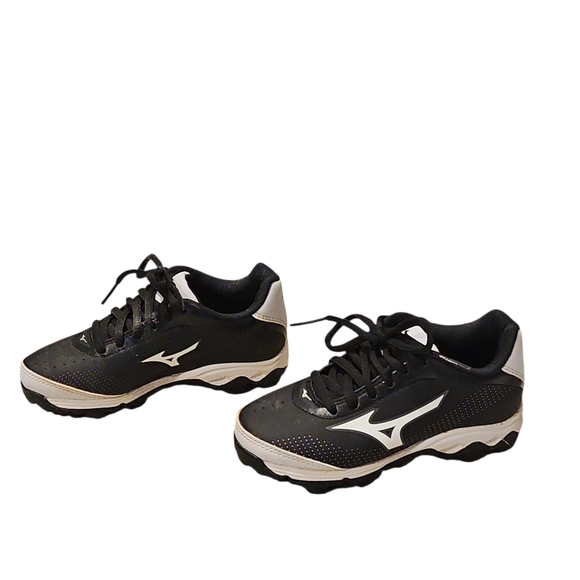 Mizuno Other - Mizuno Black and White Sneakers